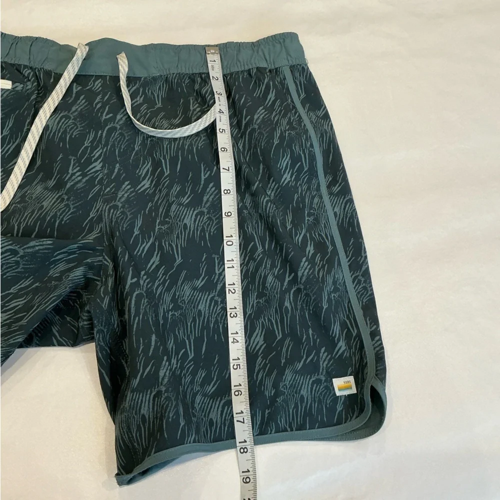Vuori Men's Banks Shorts Unlined 7.5 in Kashmir Flux Size Large